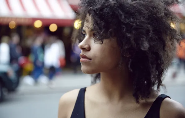 Актриса, кудрявая, Zazie Beetz, Зази Битц