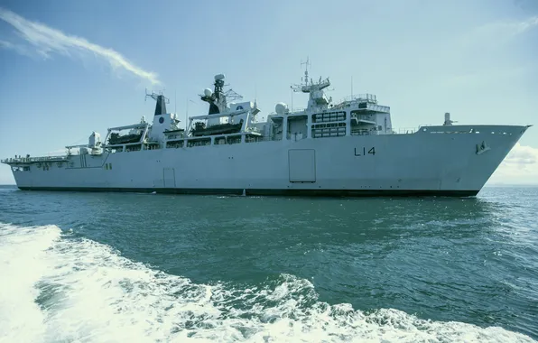 Универсальный, HMS Albion, транспорт-док
