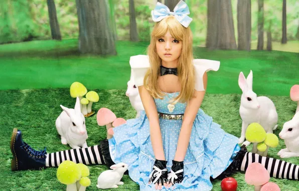 Поляна, яблоко, ботинки, мухоморы, перчатки, бант, сидит, Alice in Wonderland