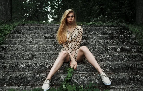 Картинка Девушка, блондинка, ножки, сидит, Pavel Tarakanov