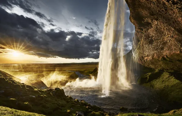 Солнце, облака, лучи, водопад, тень, Seljalandsfoss waterfall, фотограф Etienne Ruff