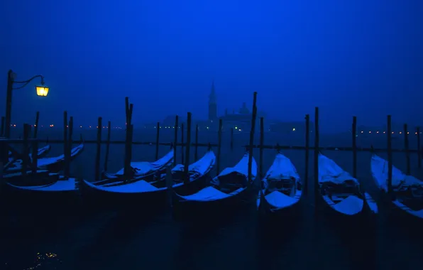 Картинка ночь, огни, лодки, Италия, фонарь, Венеция, канал, гондола