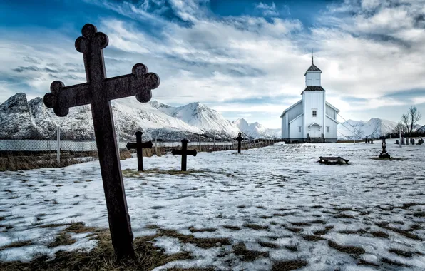 Кресты, кладбище, храм