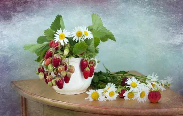 Лето, цветы, ягоды, ромашки, клубника, кувшин