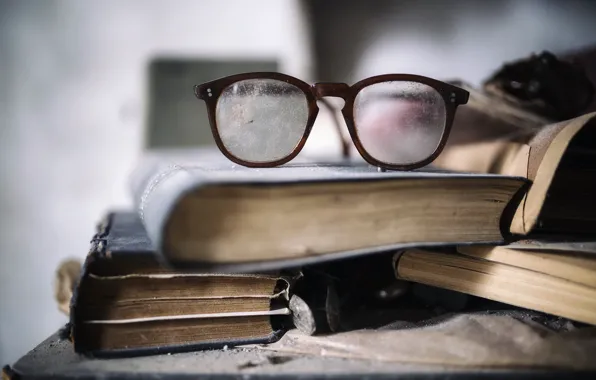 Фон, книги, очки