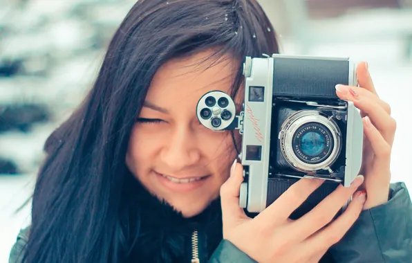 Smile, girl with a camera, iskra