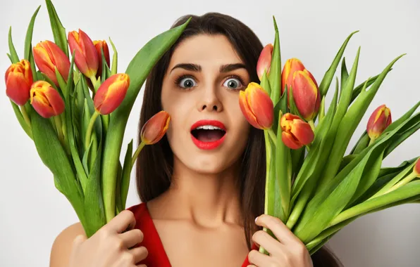 Картинка девушка, цветы, лицо, фон, удивление, макияж, прическа, тюльпаны