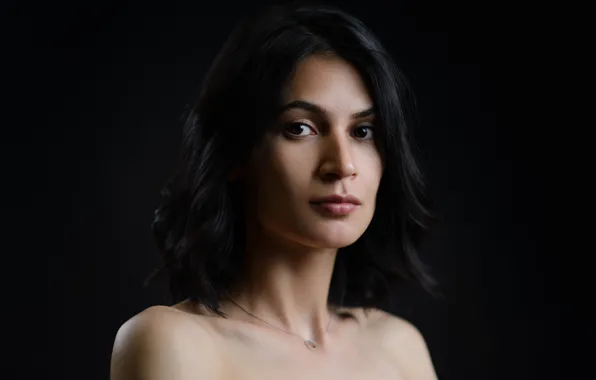 Взгляд, портрет, брюнетка, brunette, look, portrait, beautiful woman, bare shoulders