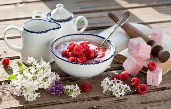 Картинка Завтрак, Breakfast, lilac Flowers, Yogurt and raspberries, Йогурт и малины, Цветы сирени