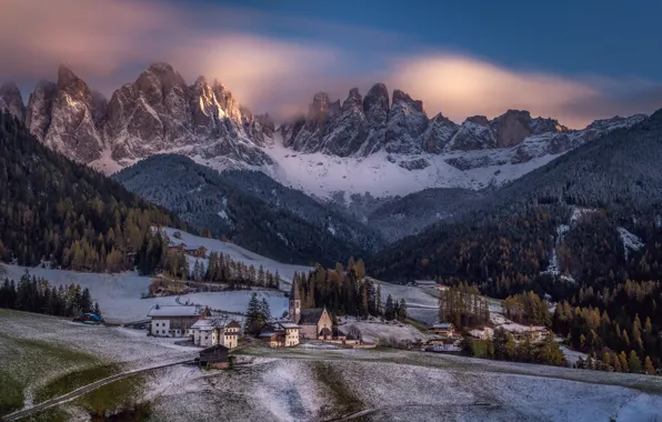 Картинка лес, снег, деревья, горы, дома, деревня, Италия, Italy