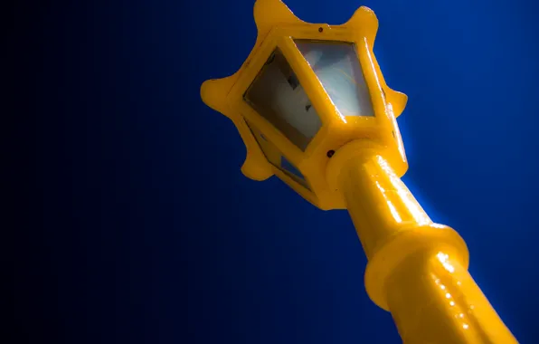 Sky, yellow, blue, lamppost