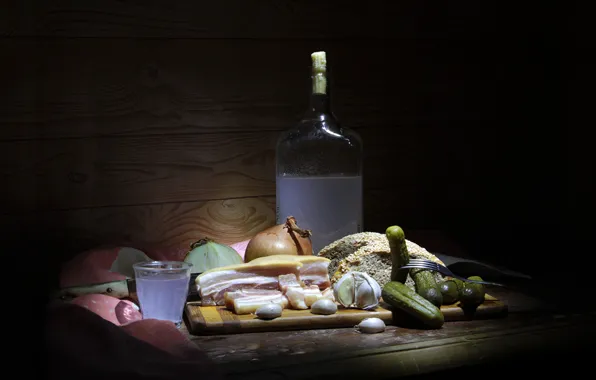Лук, хлеб, скатерть, огурцы, чеснок, сало, налитый стакан, русский натюрморт