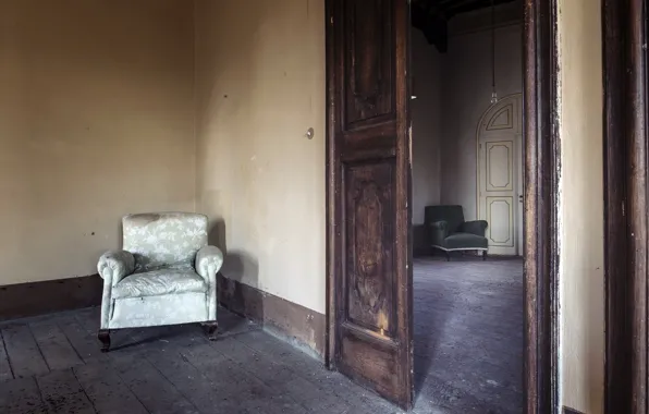 Картинка комната, кресло, двери