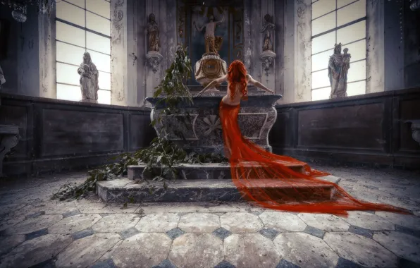 Картинка девушка, поза, ситуация, собор, рыжая, рыжеволосая, алтарь