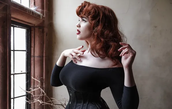 Девушка, окно, Miss Deadly Red
