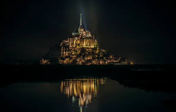 Картинка ночь, отражение, Франция, остров, освещение, Мон-Сен-Мишель