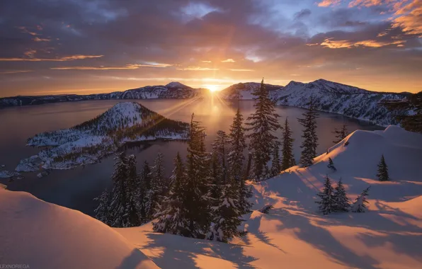 Картинка зима, солнце, свет, снег, горы, озеро, вулкан, США
