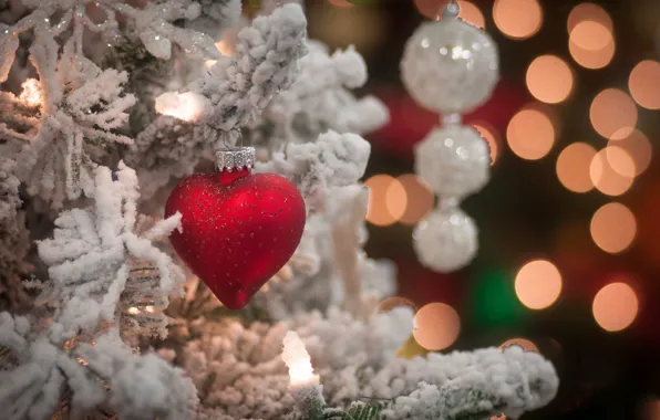 Картинка снег, ветки, праздник, игрушка, сердце, елка, новый год
