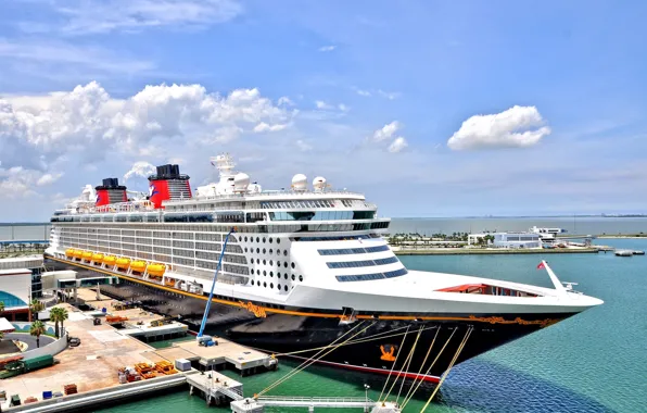Причал, порт, лайнер, элегантный, акватория, компании «Disney Cruise Line», «Мечта Диснея», круизный
