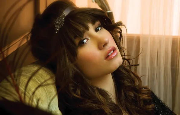 Взгляд, лицо, волосы, брюнетка, губы, лента