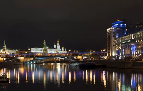 Картинка ночь, огни, отражение, река, Москва, Кремль