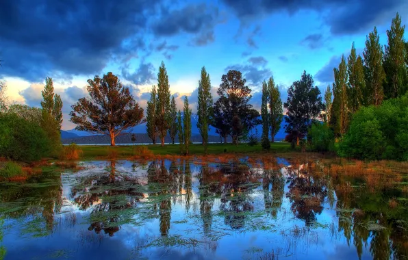 Картинка небо, облака, деревья, горы, пруд, отражение