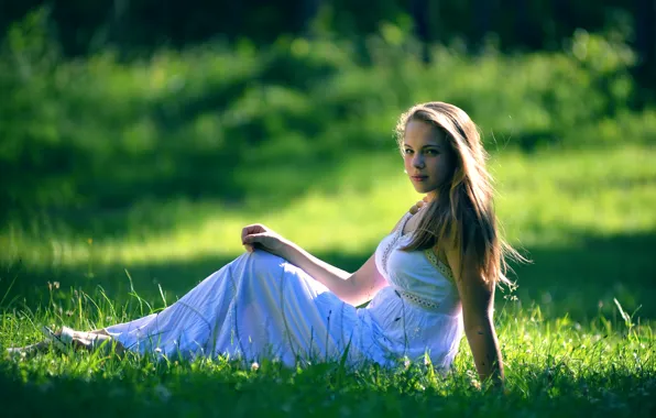 Картинка зелень, грудь, лето, трава, платье, Аня, прелесть