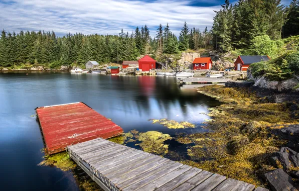 Картинка лес, деревья, озеро, камни, берег, лодки, причал, Норвегия