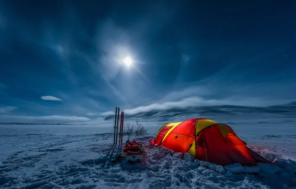 Снег, путешествия, палатка