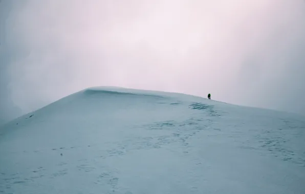 Снег, человек, гора