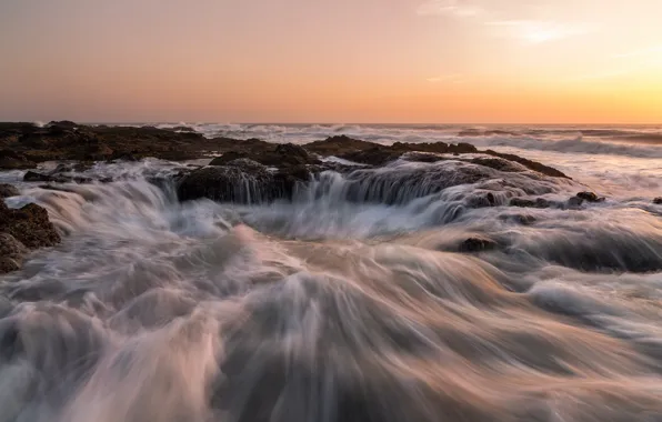 Море, небо, берег, водопад, водоворот