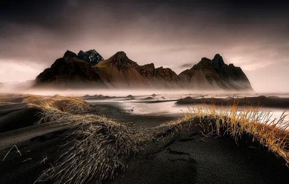 Исландия, Stokksnes, чёрный песок