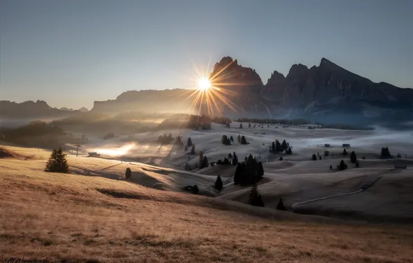 Italy, Dolomites, Alpe di Siusi, sunrise star