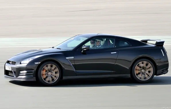 Черный, GTR, r35