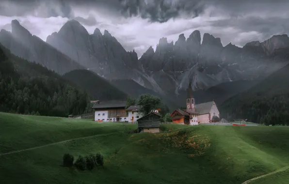 Картинка пейзаж, горы, тучи, природа, холмы, дома, Италия, церковь