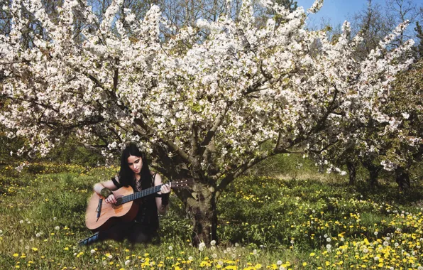 Девушка, гитара, весна, сад