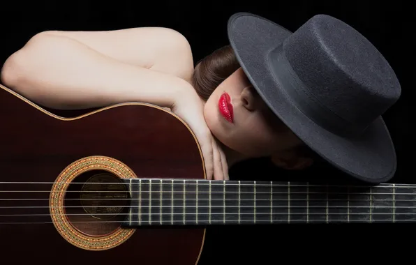 Девушка, гитара, шляпка