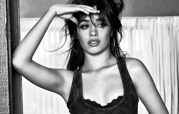 Поза, макияж, майка, прическа, черно-белое, певица, Camila Cabello