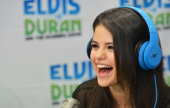Наушники, Улыбка, Актриса, Певица, Селена Гомес, Selena Gomez, Selena Marie Gomez, Селена Мари Гомес