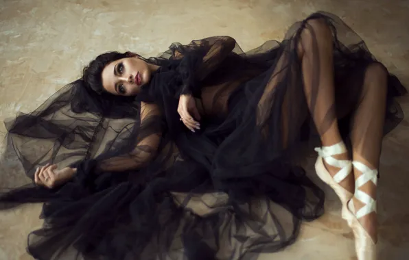 Модель, брюнетка, балерина