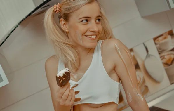 Wet, cleavage, smile, model, chocolate, blonde, coffee, top