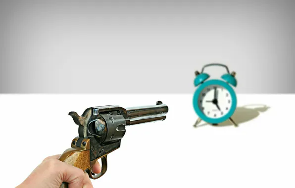 Картинка фон, часы, револьвер