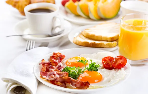 Кофе, завтрак, сок, фрукты, круассаны, breakfast, сервировка, яичница с беконом