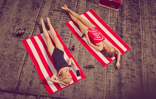 Купальник, девушки, отдых, coca cola, полотенца, кока-кола, relaxation, taste the feeling