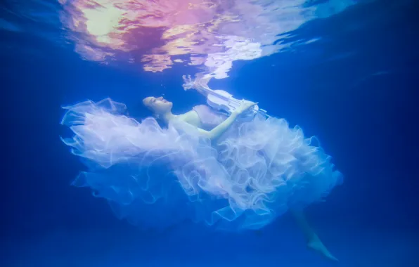 Картинка вода, девушка, скрипка, ситуация, платье, под водой