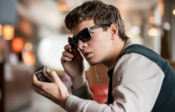 Очки, плеер, парень, Ansel Elgort, Энсел Элгорт, Baby Driver, Малыш на драйве