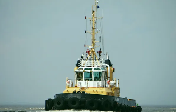 Море, небо, буксир, ход