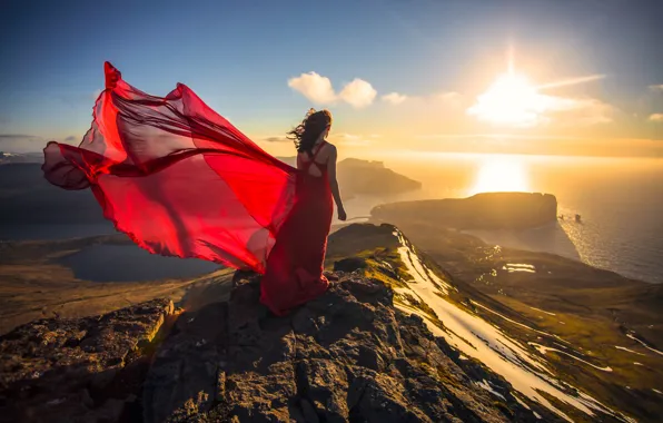 Картинка девушка, закат, настроение, океан, побережье, Дания, платье, красное платье