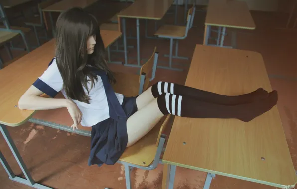 Картинка long hair, legs, women, brunette, sitting, bangs, schoolgirl, legs up