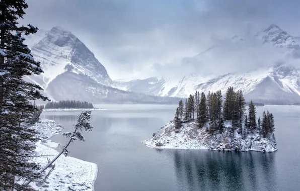 Картинка зима, снег, пейзаж, горы, природа, озеро, остров, Канада